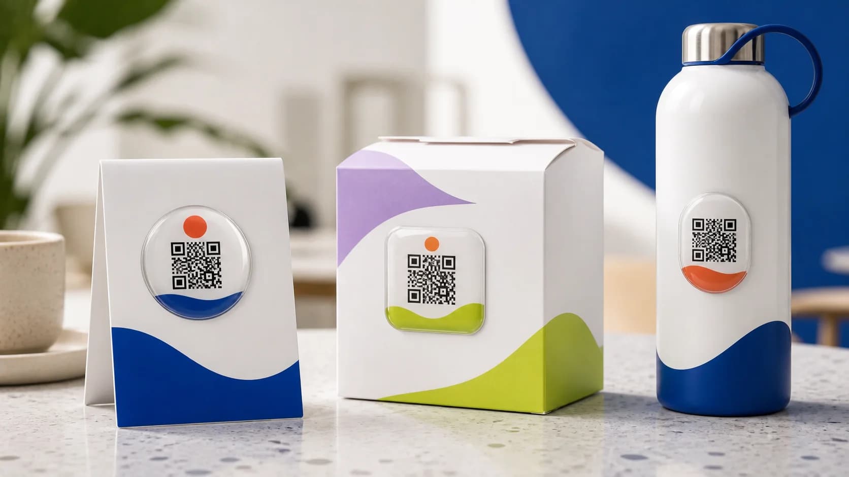 Об’ємні наліпки з QR-кодами на тейбл-тенті, пакованні та пляшці